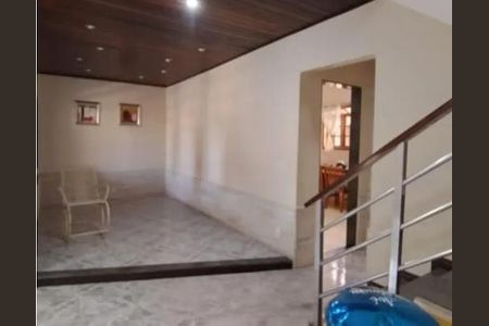 Casa à venda com 220m², 3 quartos e 2 vagas