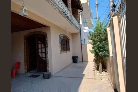 Casa à venda com 220m², 3 quartos e 2 vagas