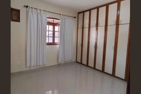 Casa à venda com 220m², 3 quartos e 2 vagas