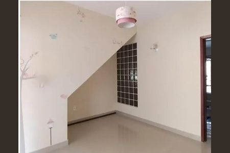 Casa à venda com 220m², 3 quartos e 2 vagas