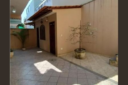 Casa à venda com 220m², 3 quartos e 2 vagas