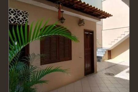 Casa à venda com 220m², 3 quartos e 2 vagas