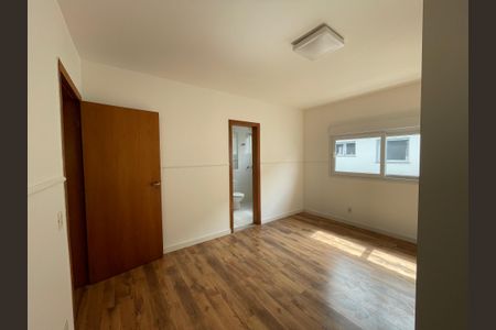 Casa de condomínio para alugar com 373m², 5 quartos e 4 vagasSuíte 4