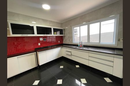 Casa de condomínio para alugar com 373m², 5 quartos e 4 vagasCozinha