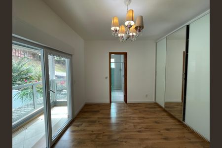 Casa de condomínio para alugar com 373m², 5 quartos e 4 vagasSuíte 3