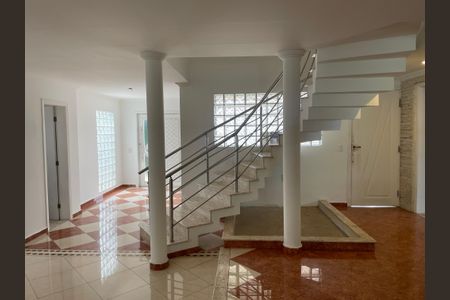 Casa de condomínio para alugar com 373m², 5 quartos e 4 vagasSala