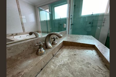 Casa de condomínio para alugar com 373m², 5 quartos e 4 vagasBanheiro da Suíte 1