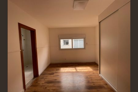 Casa de condomínio para alugar com 373m², 5 quartos e 4 vagasSuíte 4