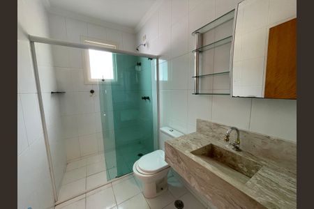 Casa de condomínio para alugar com 373m², 5 quartos e 4 vagasBanheiro da Suíte 2