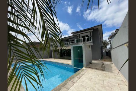 Casa de condomínio para alugar com 373m², 5 quartos e 4 vagasPiscina