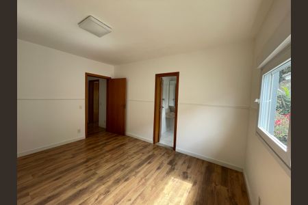 Casa de condomínio para alugar com 373m², 5 quartos e 4 vagasSuíte 4