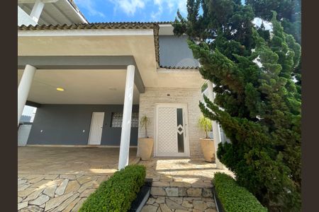 Casa de condomínio para alugar com 373m², 5 quartos e 4 vagasFachada