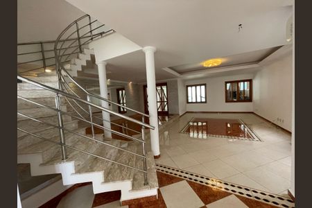 Casa de condomínio para alugar com 373m², 5 quartos e 4 vagasSala