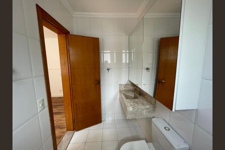 Casa de condomínio para alugar com 373m², 5 quartos e 4 vagasBanheiro da Suíte 4