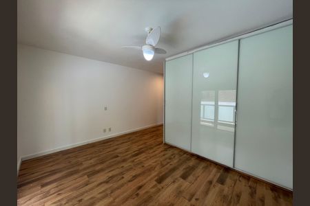 Casa de condomínio para alugar com 373m², 5 quartos e 4 vagasSuíte 2