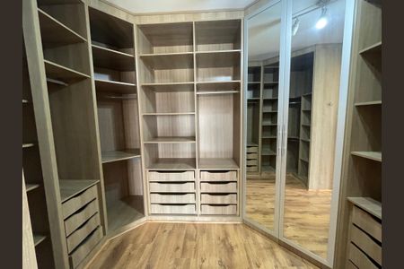 Casa de condomínio para alugar com 373m², 5 quartos e 4 vagasCloset