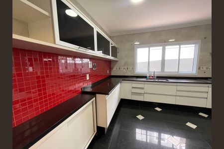 Casa de condomínio para alugar com 373m², 5 quartos e 4 vagasCozinha