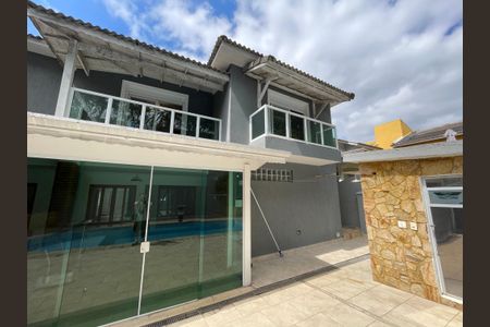 Casa de condomínio para alugar com 373m², 5 quartos e 4 vagasFachada