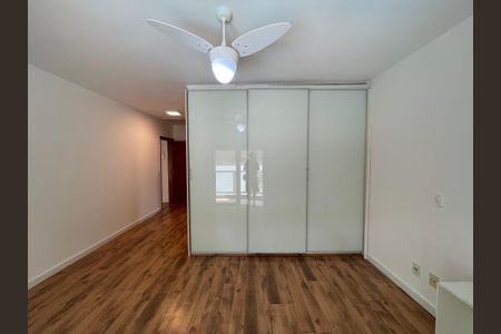 Casa de condomínio para alugar com 373m², 5 quartos e 4 vagasSuíte 2