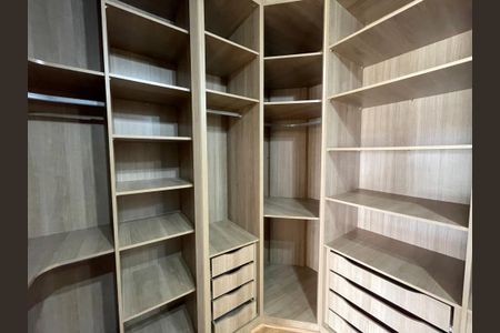 Casa de condomínio para alugar com 373m², 5 quartos e 4 vagasCloset