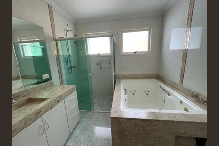 Casa de condomínio para alugar com 373m², 5 quartos e 4 vagasBanheiro da Suíte 1