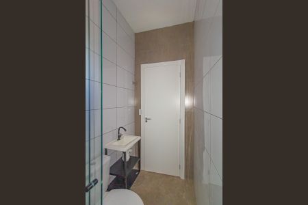 Banheiro de kitnet/studio para alugar com 1 quarto, 55m² em Marechal Rondon, Canoas