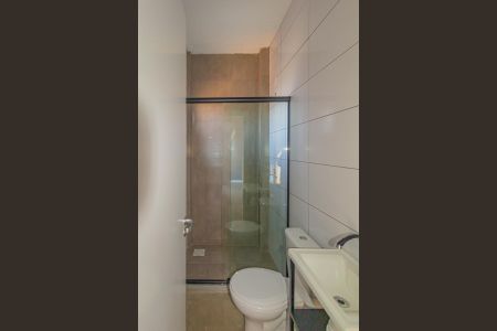 Banheiro de kitnet/studio para alugar com 1 quarto, 55m² em Marechal Rondon, Canoas