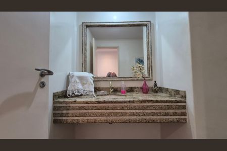 Apartamento para alugar com 192m², 4 quartos e 2 vagas Apartamento para alugar com 192m², 4 quartos e 2 vagasBanheiro Social