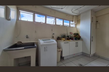 Apartamento para alugar com 192m², 4 quartos e 2 vagas Apartamento para alugar com 192m², 4 quartos e 2 vagasLavanderia