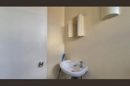 Apartamento para alugar com 192m², 4 quartos e 2 vagas Apartamento para alugar com 192m², 4 quartos e 2 vagasBanheiro de Serviço