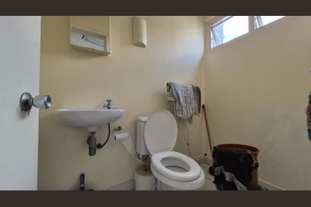 Apartamento para alugar com 192m², 4 quartos e 2 vagas Apartamento para alugar com 192m², 4 quartos e 2 vagasBanheiro de Serviço