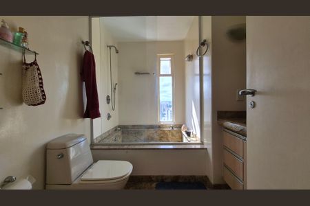 Apartamento para alugar com 192m², 4 quartos e 2 vagas Apartamento para alugar com 192m², 4 quartos e 2 vagasBanheiro Social