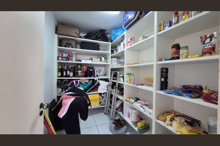 Apartamento para alugar com 192m², 4 quartos e 2 vagas Apartamento para alugar com 192m², 4 quartos e 2 vagasDespensa