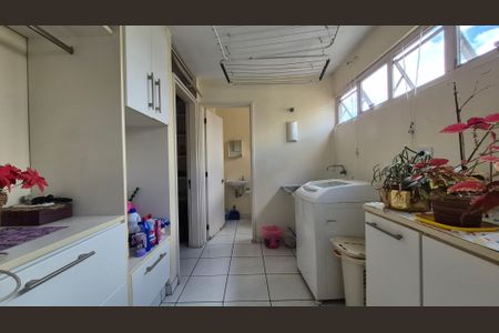 Apartamento para alugar com 192m², 4 quartos e 2 vagas Apartamento para alugar com 192m², 4 quartos e 2 vagasLavanderia