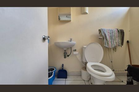 Apartamento para alugar com 192m², 4 quartos e 2 vagas Apartamento para alugar com 192m², 4 quartos e 2 vagasBanheiro de Serviço