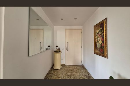 Apartamento para alugar com 192m², 4 quartos e 2 vagas Apartamento para alugar com 192m², 4 quartos e 2 vagasEntrada