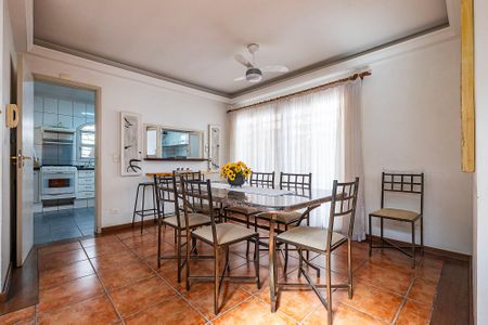 Casa à venda com 250m², 3 quartos e 3 vagasSala