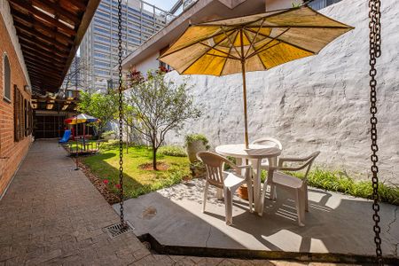 Casa à venda com 250m², 3 quartos e 3 vagasQuintal