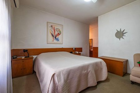 Casa à venda com 250m², 3 quartos e 3 vagasSuíte