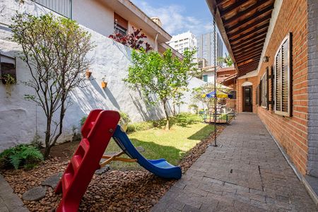 Casa à venda com 250m², 3 quartos e 3 vagasQuintal