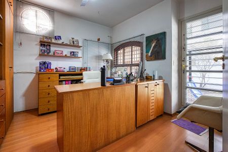 Casa à venda com 250m², 3 quartos e 3 vagasSuíte