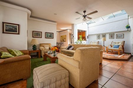 Casa à venda com 250m², 3 quartos e 3 vagasSala