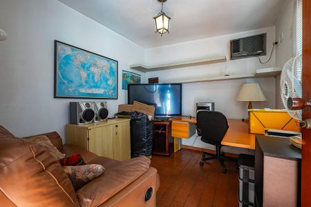 Casa à venda com 250m², 3 quartos e 3 vagasEdícula - Sala