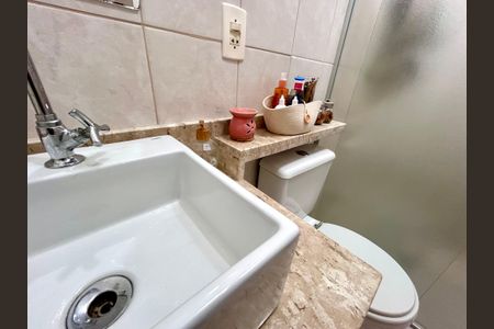 Apartamento à venda com 75m², 2 quartos e 1 vaga Apartamento à venda com 75m², 2 quartos e 1 vagaBanheiro Social