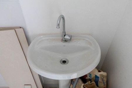 Banheiro de apartamento para alugar com 1 quarto, 25m² em República, São Paulo