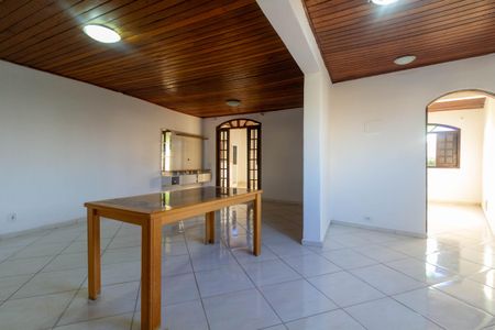 Casa de condomínio para alugar com 130m², 2 quartos e 1 vagaSala