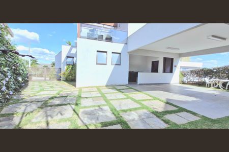 Casa de condomínio para alugar com 363m², 5 quartos e 5 vagasQuintal