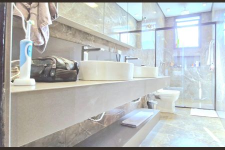 Casa de condomínio para alugar com 363m², 5 quartos e 5 vagasBanheiro da Suíte 2