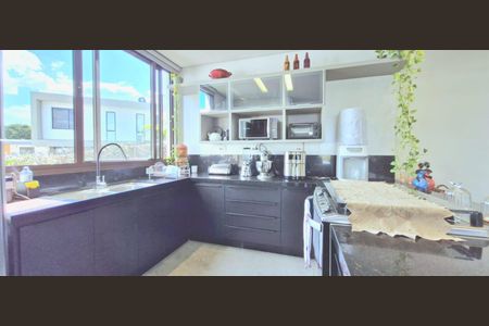 Casa de condomínio para alugar com 363m², 5 quartos e 5 vagasCozinha - Armários