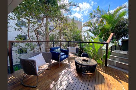 Casa à venda com 360m², 3 quartos e 3 vagas Casa à venda com 360m², 3 quartos e 3 vagasÁrea Externa